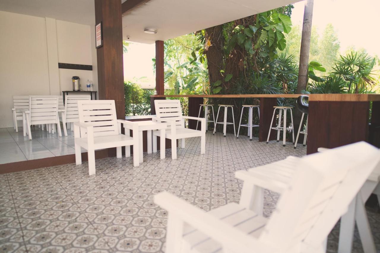 Deejai Hotel Si Racha Luaran gambar