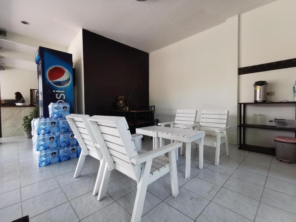 Deejai Hotel Si Racha Luaran gambar