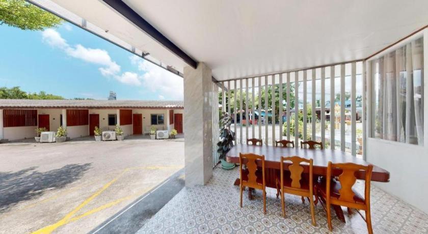 Deejai Hotel Si Racha Luaran gambar