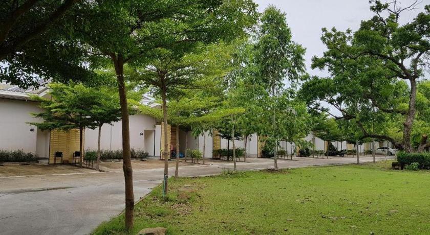 Deejai Hotel Si Racha Luaran gambar