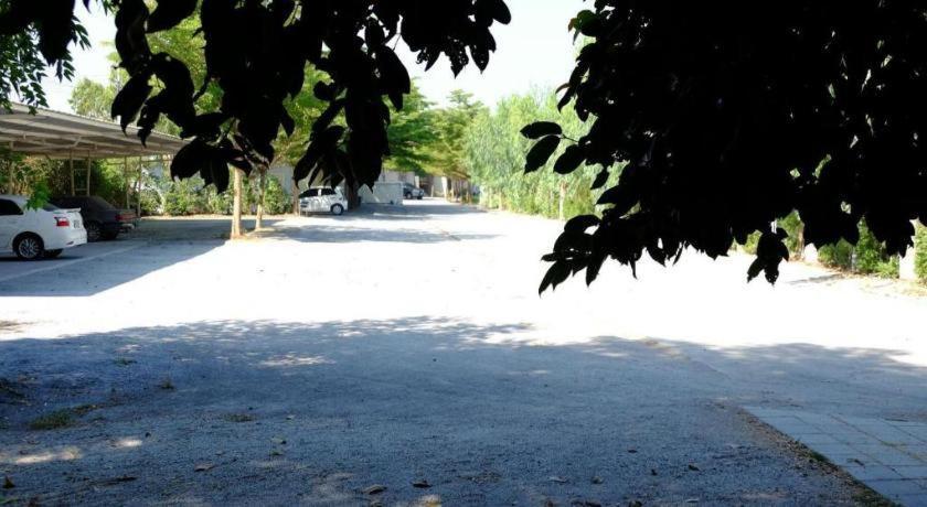 Deejai Hotel Si Racha Luaran gambar